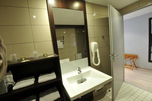 Imagen de la habitación del Hotel Logis Cottage. Foto 5