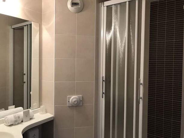 Imagen de la habitación del Hotel Logis Cris , Lyon Sud. Foto 17