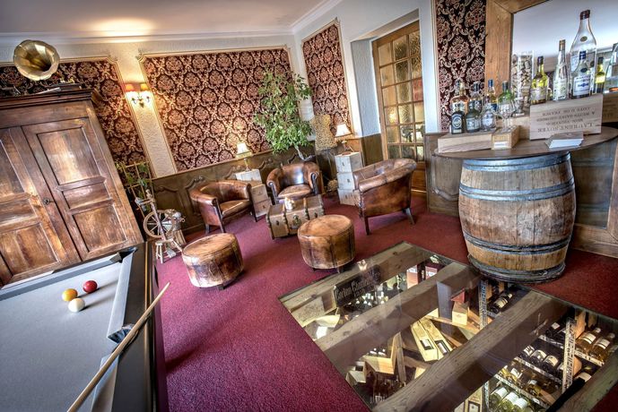 Imagen de los exteriores del Hotel Logis De France Le Rocher Blanc. Foto 15