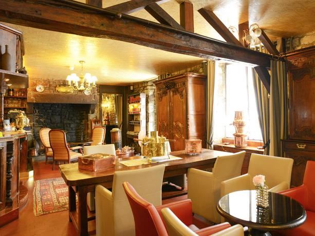 Imagen del bar/restaurante del Hotel Logis De La Croix D'or. Foto 2