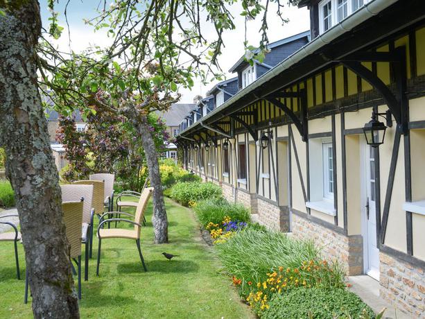 Imagen de los exteriores del Hotel Logis De La Croix D'or. Foto 6