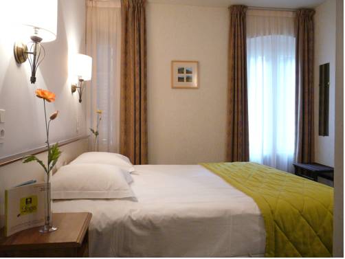Imagen de la habitación del Hotel Logis De La Paix, Saint Nectaire. Foto 4