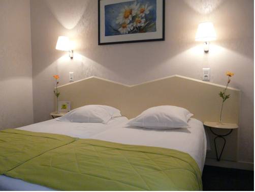 Imagen de la habitación del Hotel Logis De La Paix, Saint Nectaire. Foto 6