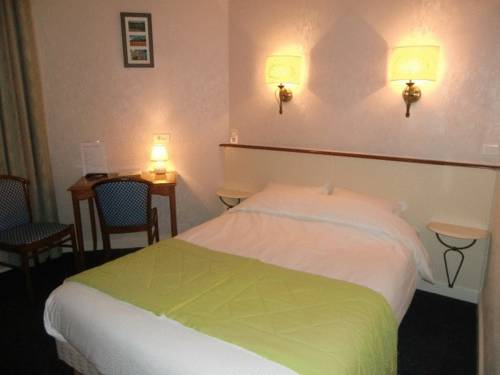 Imagen de la habitación del Hotel Logis De La Paix, Saint Nectaire. Foto 11
