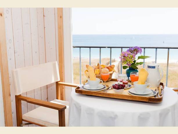 Imagen de los exteriores del Hotel Logis De La Plage. Foto 9