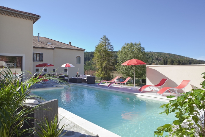 Imagen de la piscina del Hotel Logis Des Sapins. Foto 17