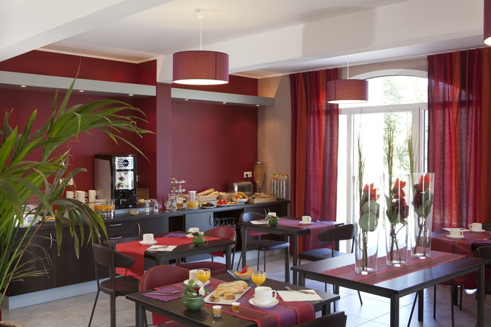 Imagen del bar/restaurante del Hotel Logis Des Sapins. Foto 7