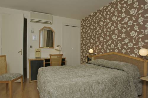Imagen de la habitación del Hotel Logis Du Midi - Saint Etienne Sud. Foto 7