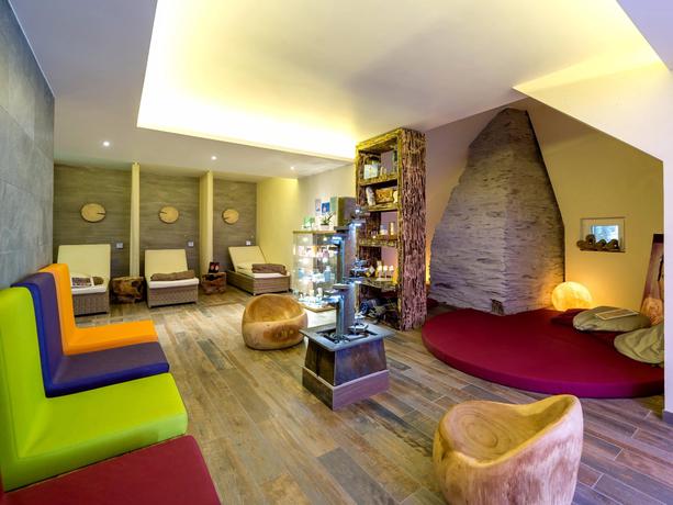 Imagen de los interiores del Hotel Logis Gourmet & Relax Wellness Hotel De La Sure. Foto 12
