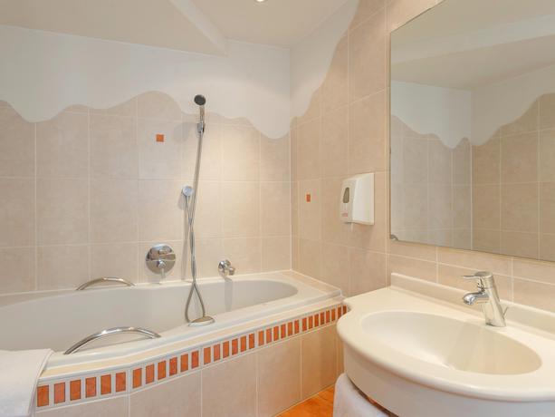 Imagen de la habitación del Hotel Logis Gourmet & Relax Wellness Hotel De La Sure. Foto 7