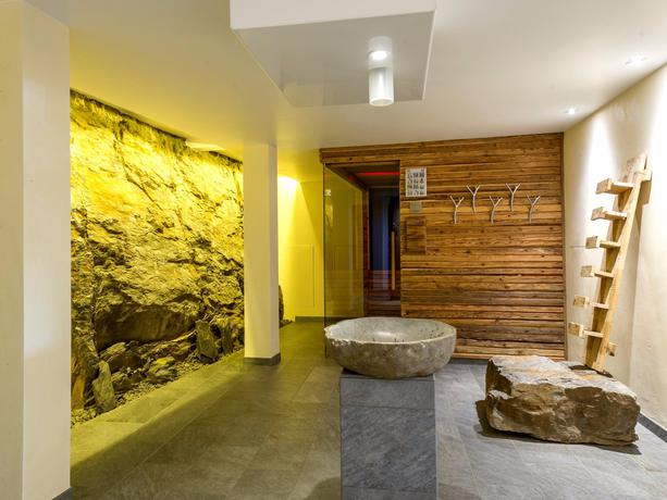 Imagen de los interiores del Hotel Logis Gourmet & Relax Wellness Hotel De La Sure. Foto 13