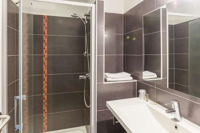 Imagen de la habitación del Hotel Logis H&ocirc;tel Ali&eacute;nor. Foto 6