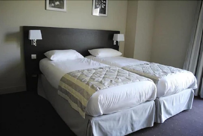 Imagen de la habitación del Hotel Logis H&ocirc;tel Ali&eacute;nor. Foto 10