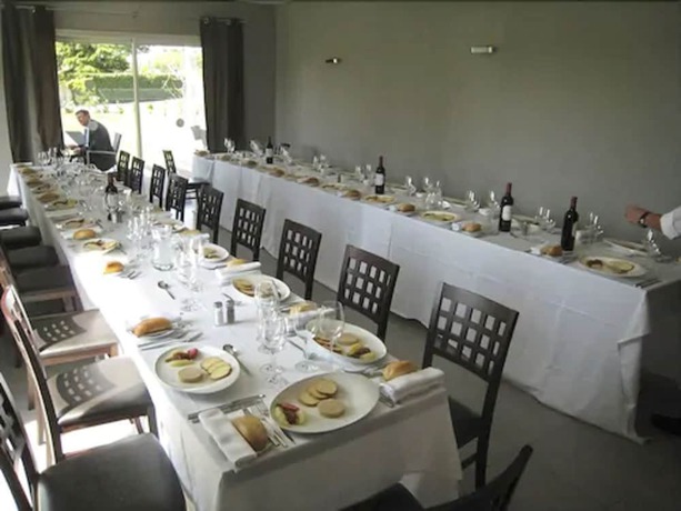 Imagen de los interiores del Hotel Logis H&ocirc;tel Ali&eacute;nor. Foto 14