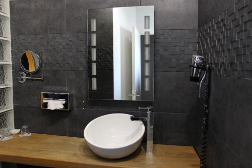 Imagen de la habitación del Hotel Logis H&ocirc;tel Auberge de la truffe. Foto 20