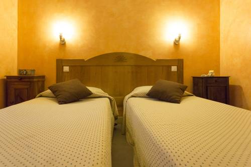 Imagen de la habitación del Hotel Logis Hôtel Etchemaïté. Foto 1