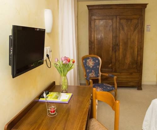 Imagen de la habitación del Hotel Logis H&ocirc;tel Etchema&iuml;t&eacute;. Foto 2