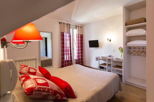 Imagen de la habitación del Hotel Logis H&ocirc;tel Etchema&iuml;t&eacute;. Foto 6