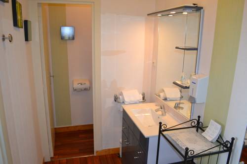 Imagen de la habitación del Hotel Logis H&ocirc;tel Fontaine. Foto 5