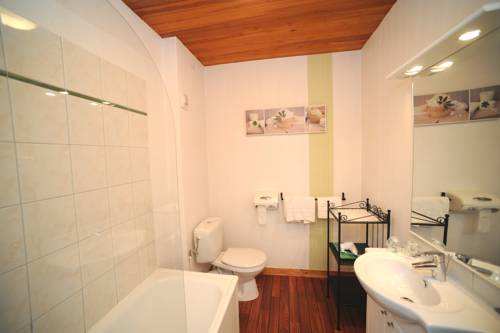 Imagen de la habitación del Hotel Logis H&ocirc;tel Fontaine. Foto 16