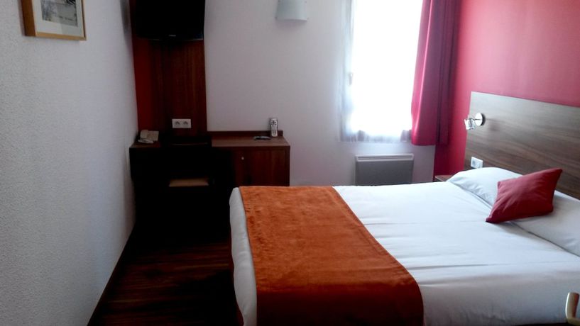 Imagen de la habitación del Hotel Logis H&ocirc;tel La Cl&eacute; Des Champs. Foto 11