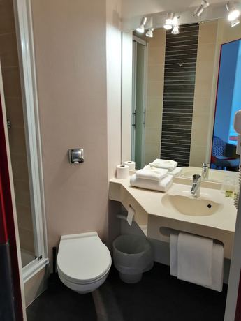 Imagen de la habitación del Hotel Logis H&ocirc;tel La Cl&eacute; Des Champs. Foto 12