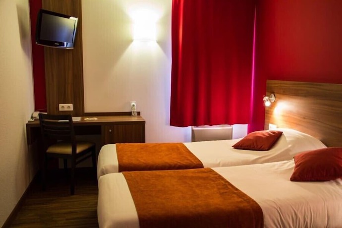 Imagen de la habitación del Hotel Logis H&ocirc;tel La Cl&eacute; Des Champs. Foto 13