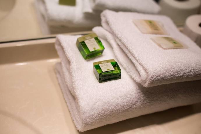 Imagen de la habitación del Hotel Logis H&ocirc;tel La Cl&eacute; Des Champs. Foto 14