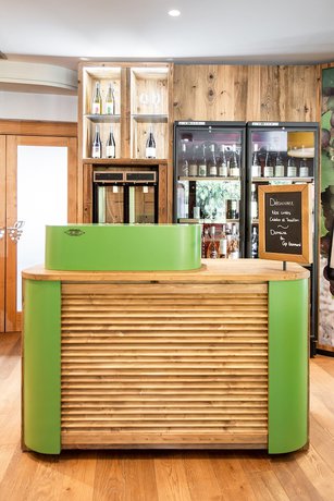 Imagen del bar/restaurante del Hotel Logis H&ocirc;tel La Cl&eacute; Des Champs. Foto 5