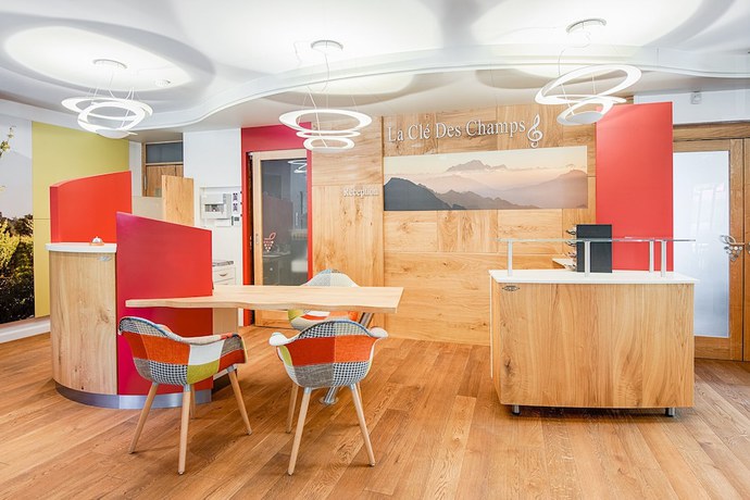 Imagen de los interiores del Hotel Logis H&ocirc;tel La Cl&eacute; Des Champs. Foto 20