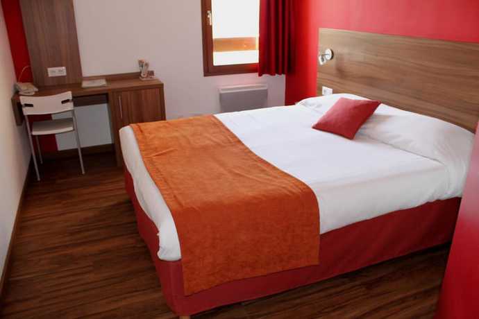 Imagen de la habitación del Hotel Logis H&ocirc;tel La Cl&eacute; Des Champs. Foto 16