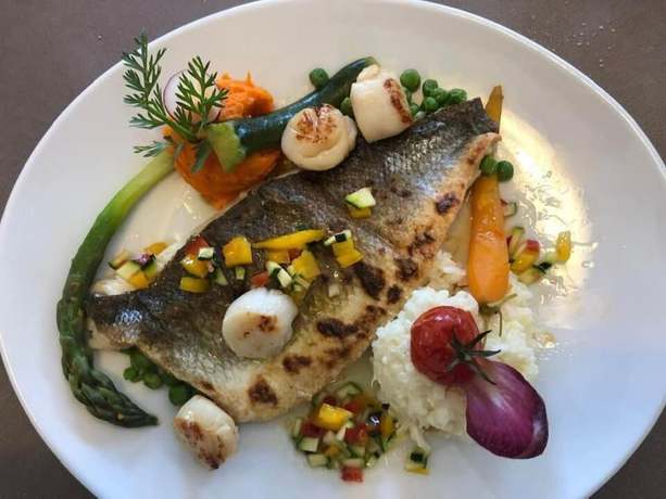 Imagen del bar/restaurante del Hotel Logis H&ocirc;tel La Cl&eacute; Des Champs. Foto 9