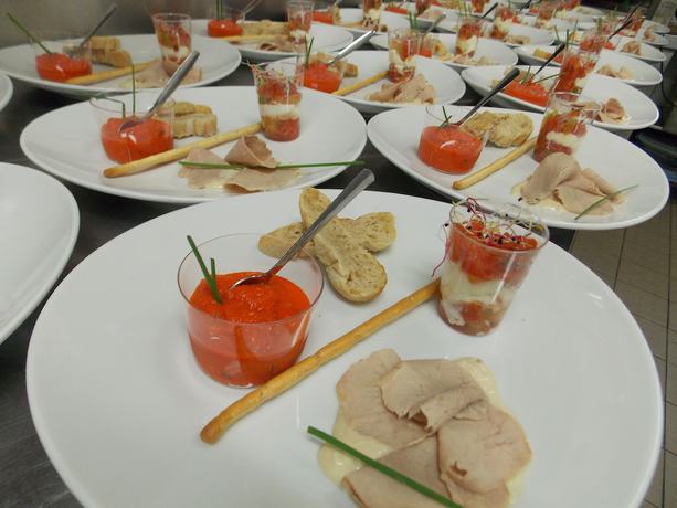 Imagen del bar/restaurante del Hotel Logis H&ocirc;tel La Cl&eacute; Des Champs. Foto 10