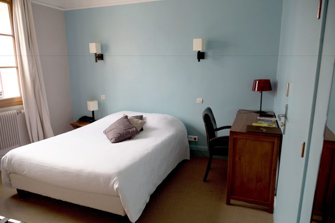 Imagen de la habitación del Hotel Logis H&ocirc;tel La Corne d\'Abondance. Foto 3