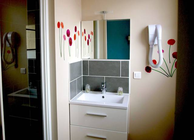 Imagen de la habitación del Hotel Logis H&ocirc;tel La Corne d\'Abondance. Foto 4