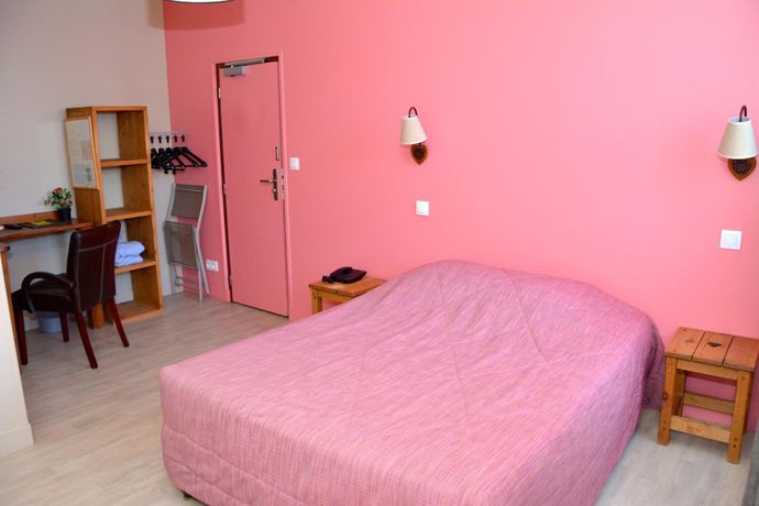 Imagen de la habitación del Hotel Logis H&ocirc;tel La Corne d\'Abondance. Foto 6