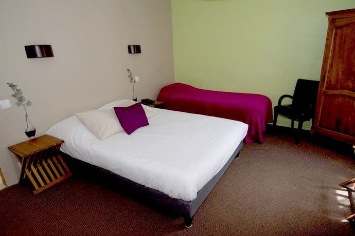 Imagen de la habitación del Hotel Logis H&ocirc;tel La Corne d\'Abondance. Foto 10
