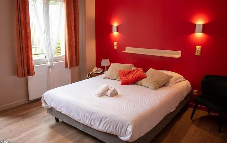 Imagen de la habitación del Hotel Logis H&ocirc;tel La Corne d\'Abondance. Foto 12