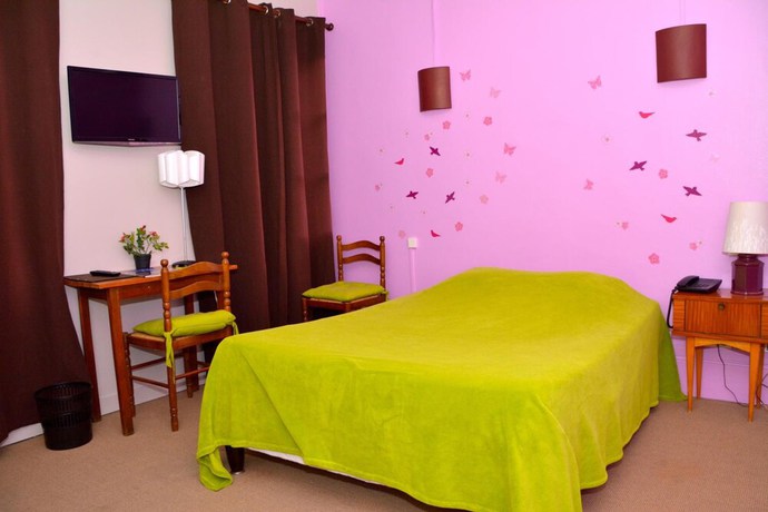 Imagen de la habitación del Hotel Logis H&ocirc;tel La Corne d\'Abondance. Foto 16