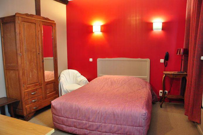 Imagen de la habitación del Hotel Logis H&ocirc;tel La Corne d\'Abondance. Foto 18