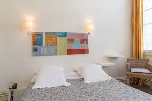 Imagen de la habitación del Hotel Logis H&ocirc;tel Lafayette Rochefort France. Foto 8