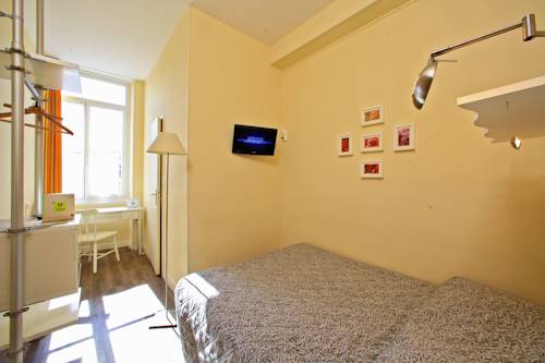 Imagen de la habitación del Hotel Logis H&ocirc;tel Lafayette Rochefort France. Foto 12