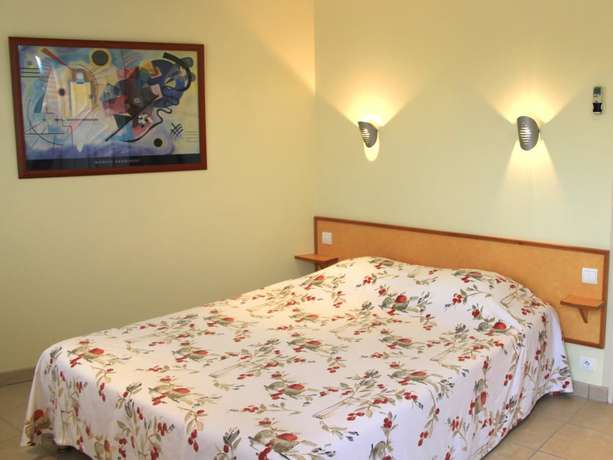 Imagen de la habitación del Hotel Logis H&ocirc;tel Le Clos du Vigneron. Foto 11