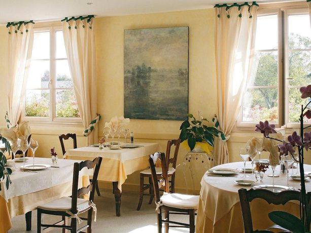 Imagen del bar/restaurante del Hotel Logis H&ocirc;tel Le Clos du Vigneron. Foto 3