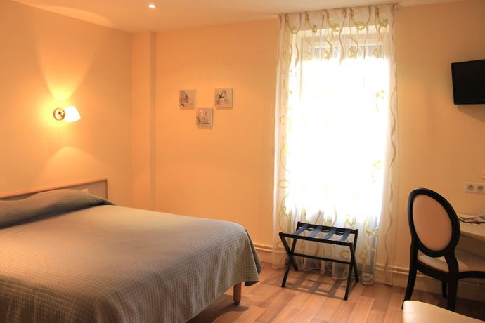 Imagen de la habitación del Hotel Logis H&ocirc;tel Le Clos du Vigneron. Foto 15