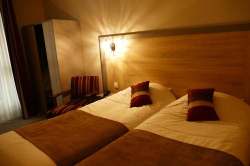 Imagen de la habitación del Hotel Logis H&ocirc;tel Le Lion d\'Or. Foto 5