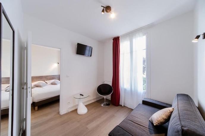 Imagen de la habitación del Hotel Logis H&ocirc;tel - Le Petit Bellon. Foto 9