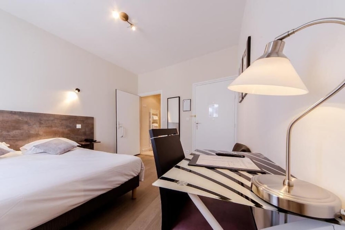 Imagen de la habitación del Hotel Logis H&ocirc;tel - Le Petit Bellon. Foto 11