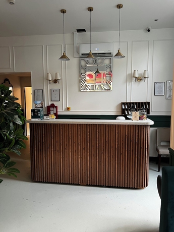 Imagen de los interiores del Hotel Logis H&ocirc;tel - Le Petit Bellon. Foto 16