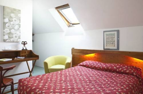 Imagen de la habitación del Hotel Logis H&ocirc;tel Le Relais Des Remparts. Foto 3